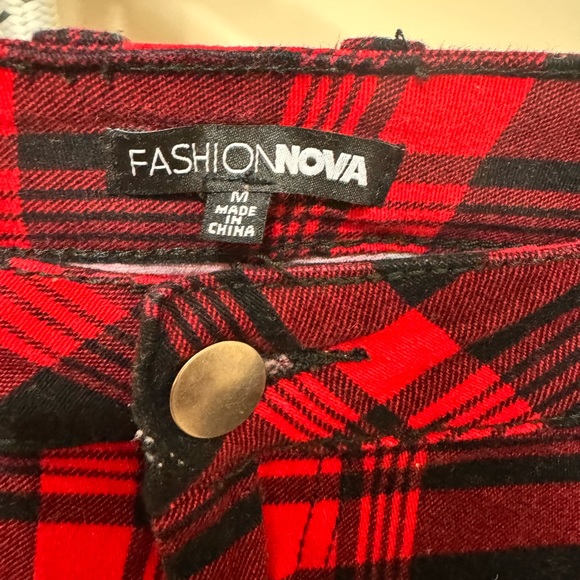 Fashion nova brand plaid, gently used cargo pants - Picture 2 of 3